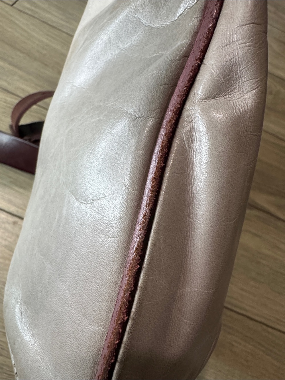 M0851 Casual Leather Bag with Adjustable Burgundy Strap - Picture 11 of 16